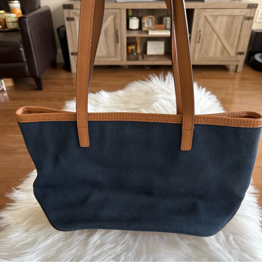 🔥Michael Kors | Navy Blue & Brown Shoulder Bag with Zip Closure and Storage